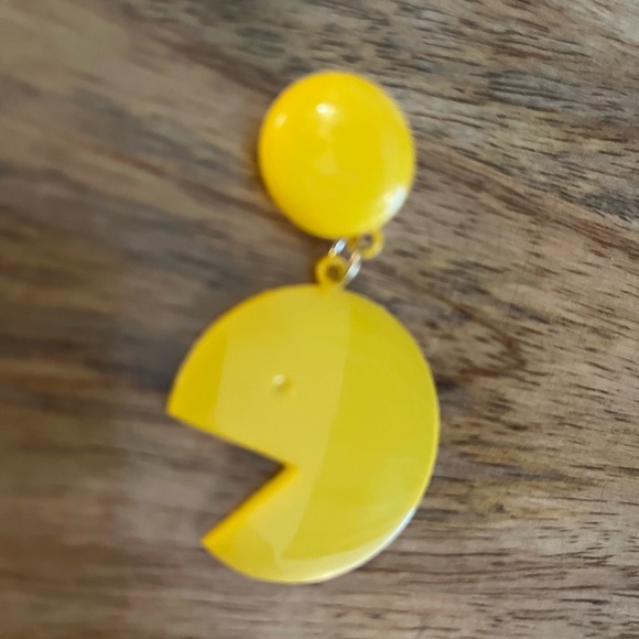 Set of Pac-Man Shapped Earrings - Picture 2 of 4
